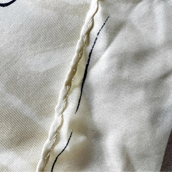 DKNY Rare Silk Scarf Spring Saks Fifth Avenue Rolled Hems Fashion NWT! New York - Picture 8 of 11